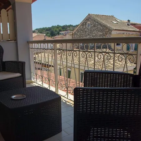 Apartment Paxos In Square *