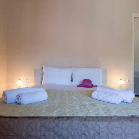 Paxos In Square Apartment Gaios