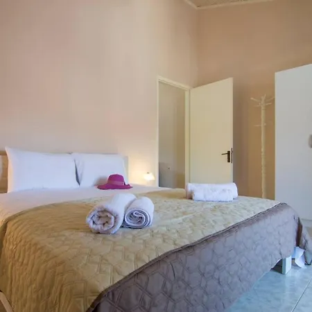 Paxos In Square Apartment
