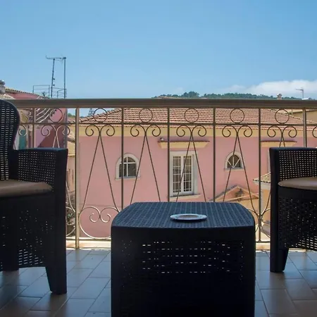 Apartment Paxos In Square