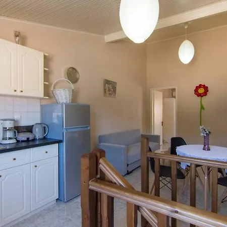 Paxos In Square Apartment Gaios