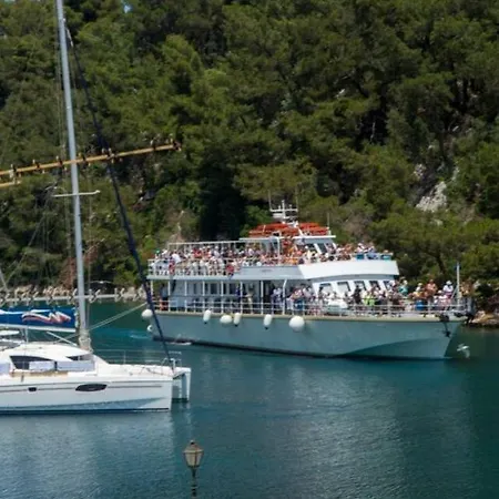 Apartment Paxos In Square *