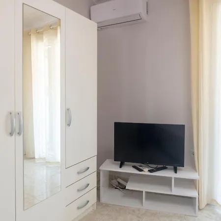 Paxos In Square Apartment Gaios