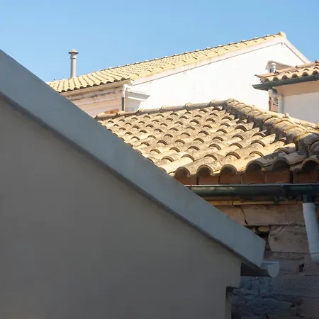 Paxos In Square Apartment *
